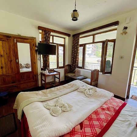 Tourist Hotel 10 Minutes Walking Distance From The Mall Manāli Exteriör bild