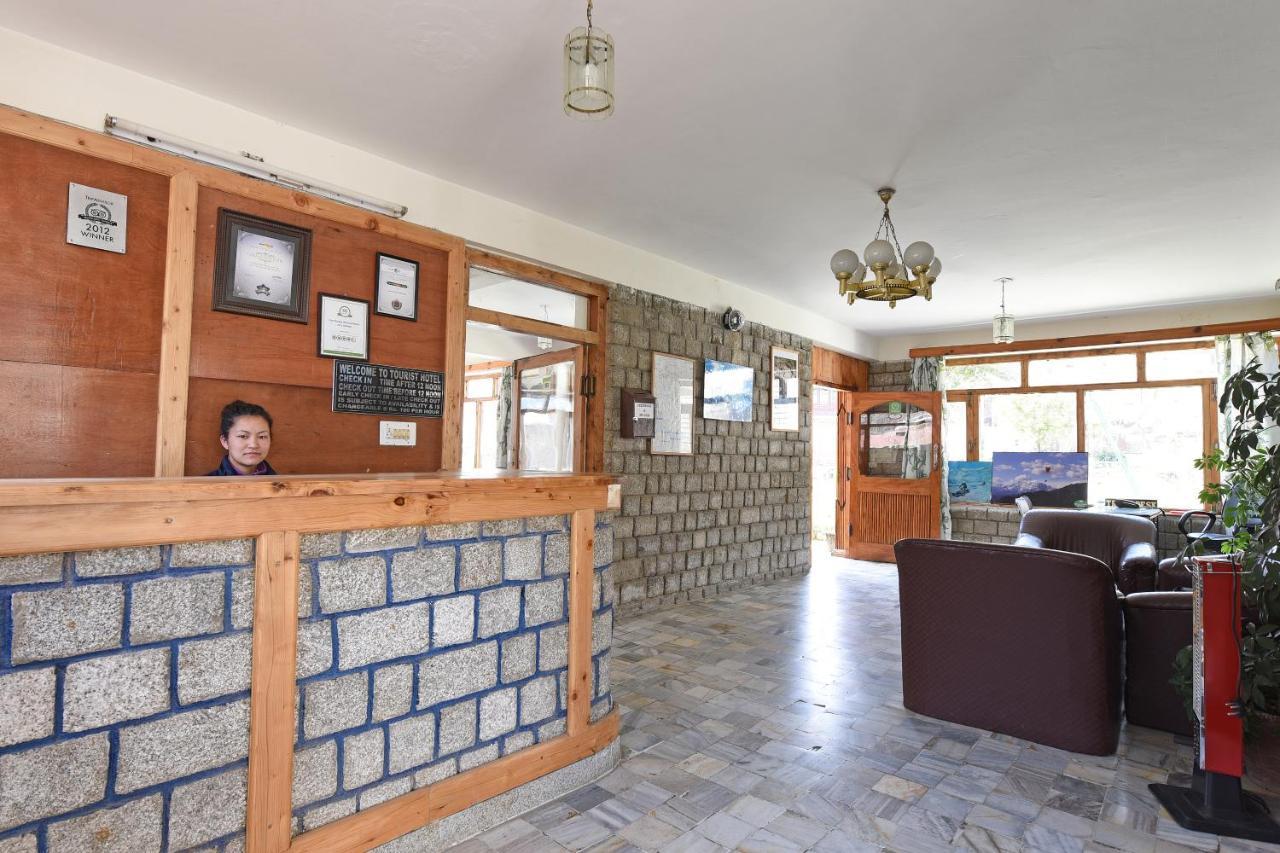 Tourist Hotel 10 Minutes Walking Distance From The Mall Manāli Exteriör bild