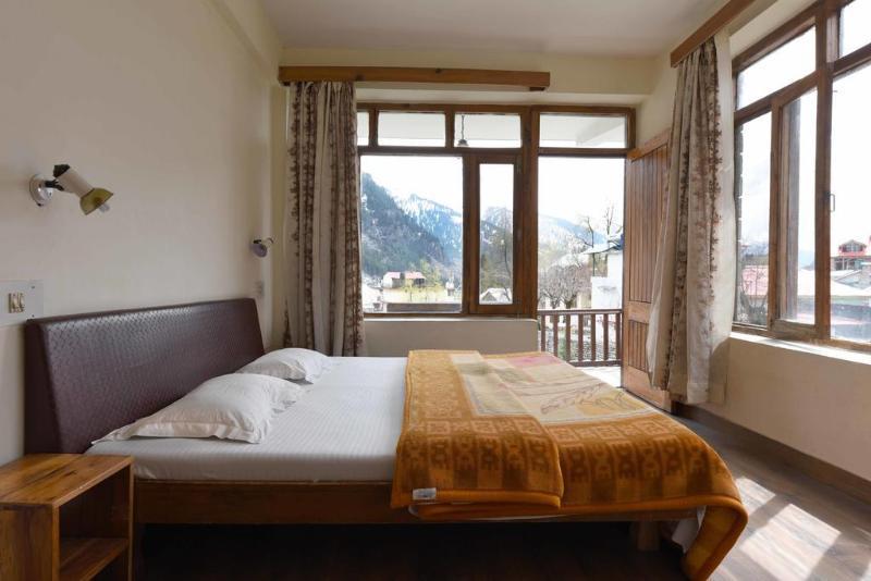 Tourist Hotel 10 Minutes Walking Distance From The Mall Manāli Exteriör bild