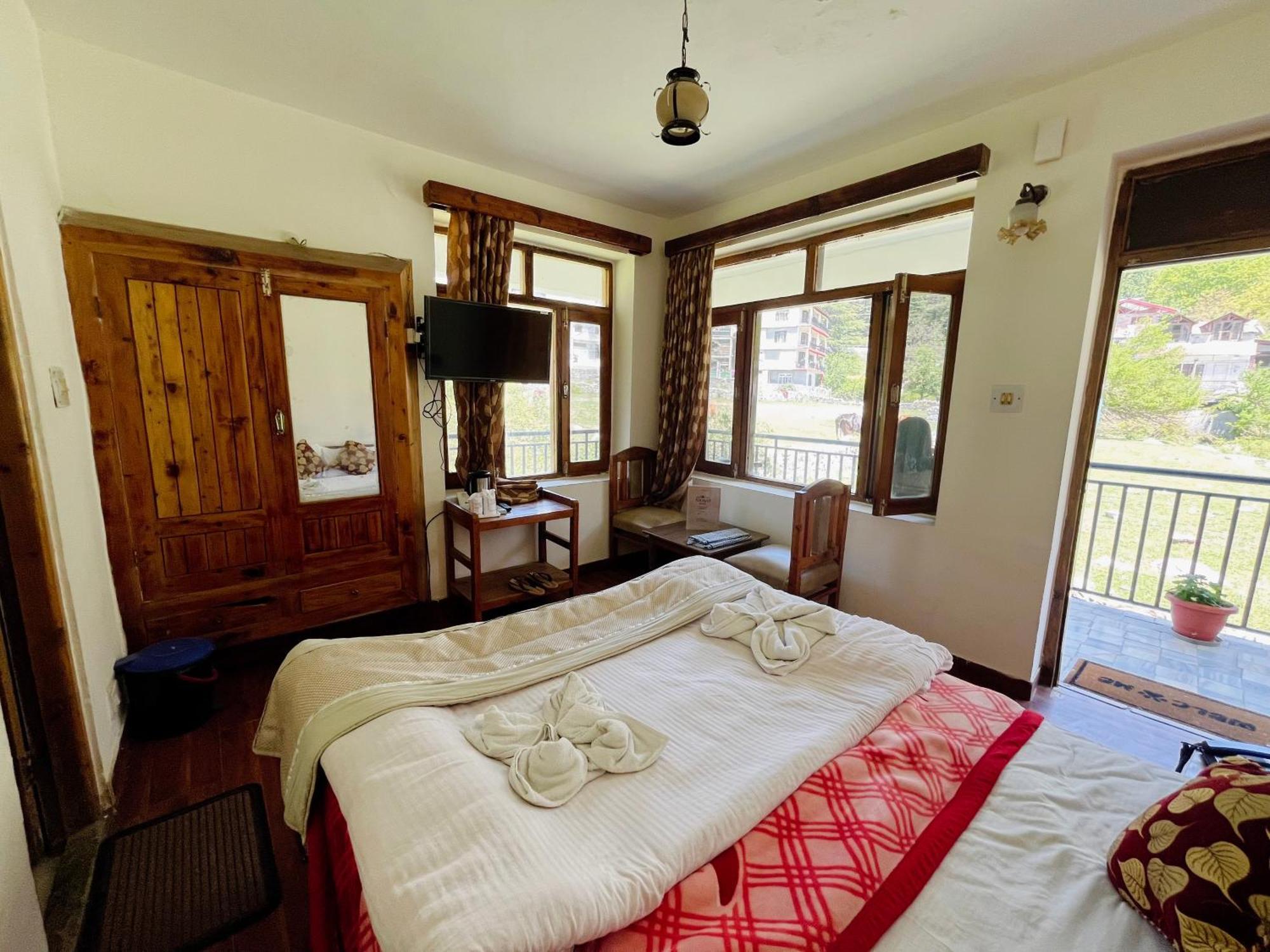 Tourist Hotel 10 Minutes Walking Distance From The Mall Manāli Exteriör bild