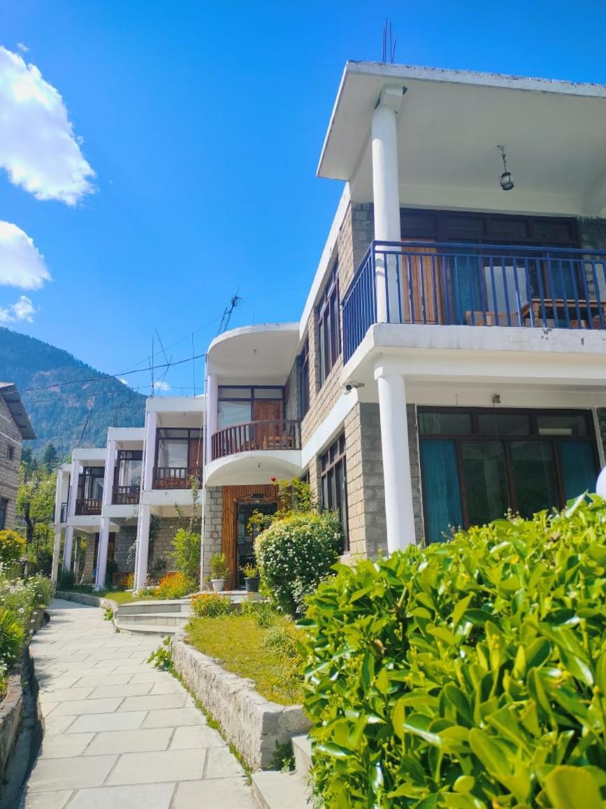Tourist Hotel 10 Minutes Walking Distance From The Mall Manāli Exteriör bild